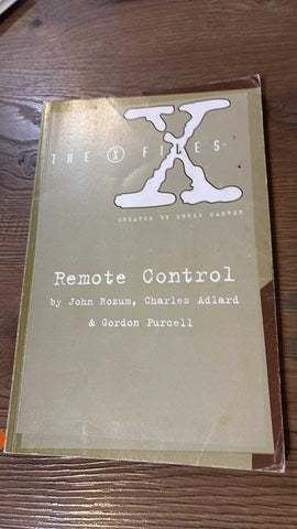 The X-Files Remote Control Graphic Novel - Titan Books - 1997
