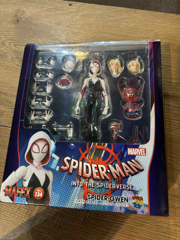 MAFEX No.134 Spider-Gwen figure with Spider-Ham - Into the Spider-verse