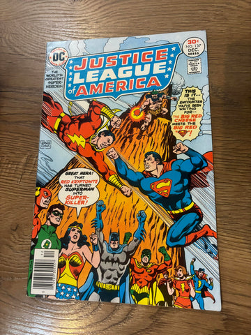 Justice League of America #137 - DC Comics - 1976 - Captain Marvel vs Superman