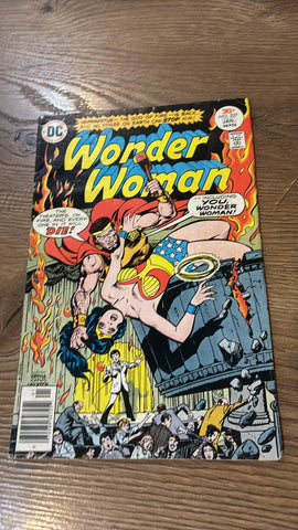 Wonder Woman #227 - DC Comics - 1977