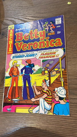 Archie's Girls Betty and Veronica #227 - Archie Comics - 1974