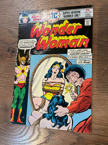 Wonder Woman #221 - DC Comics - 1975 - Back Issue